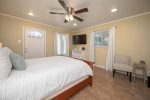 Third Bedroom - Queen Bed - Separate Entrance from the Main House 